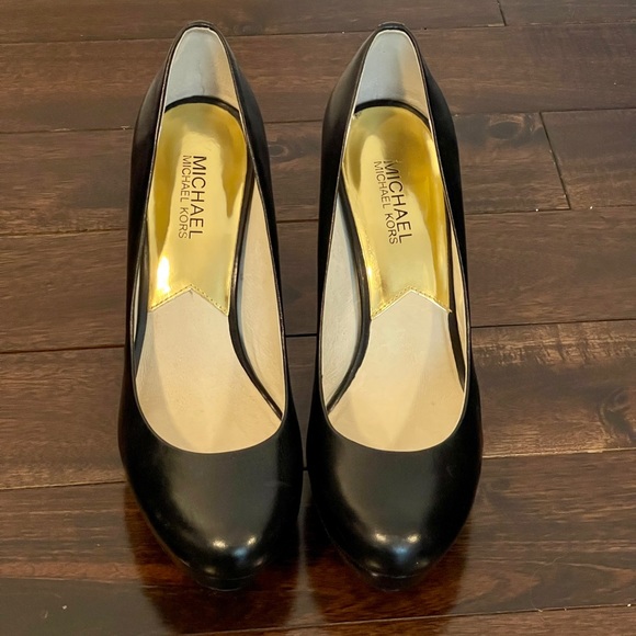 Michael Kors Ionna Pump. Worn once for a wedding, mint condition. - Picture 4 of 8
